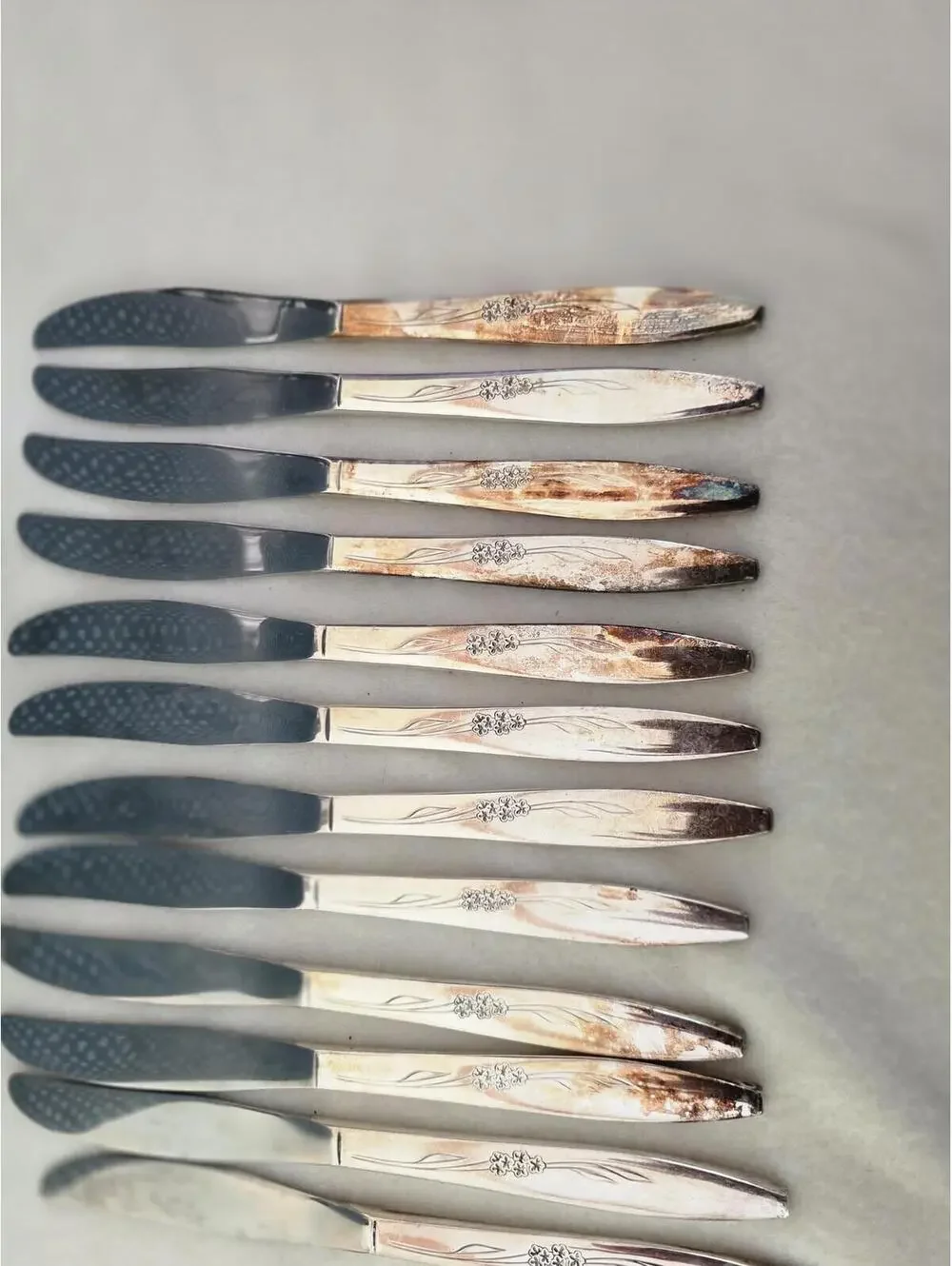 Oneida Gentle Rose Silverplate Modern Solid Knives Set of 4 1960 Discontinued